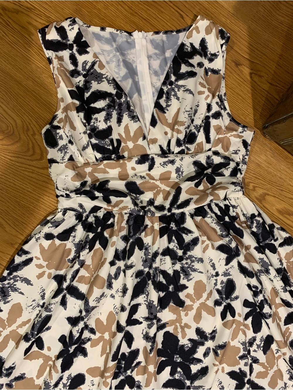 LAST ONE 🔥 Floral Print Deep V Neck Dress - Picture 10 of 16
